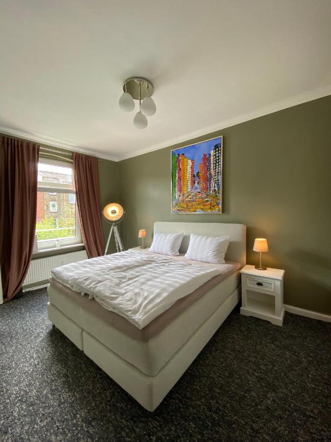 Apartment Zentraler Altbaucharme Mit Blick Ueber Stadt *